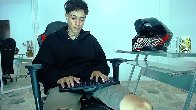 Zacktk7 online show from 12/04/24, 11:13