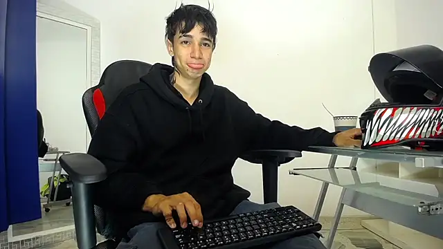 Zacktk7 online show from 12/19/24, 11:03