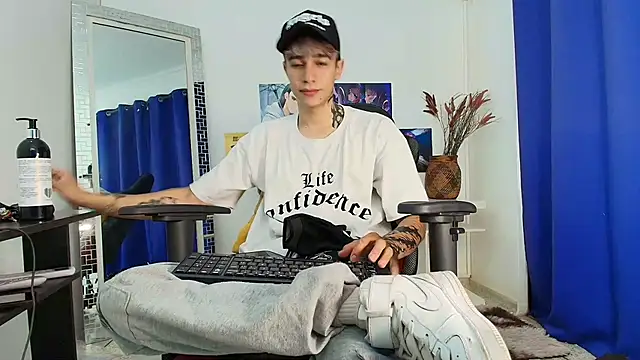 Zacktk7 online show from 03/20/25, 07:46