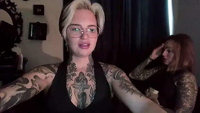 Snapshot of Alexandersonxo chatting on 10/12/25, 10:47 Alexandersonxo online show from 10/12/25, 10:47