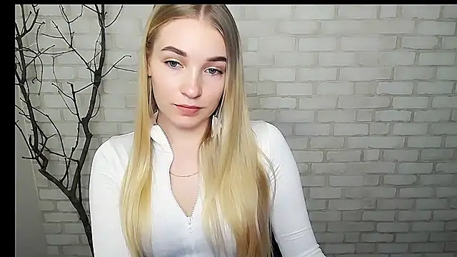 Snapshot of Queen_ofLove chatting on 02/04/25, 12:22 Queen ofLove online show from 02/04/25, 12:22