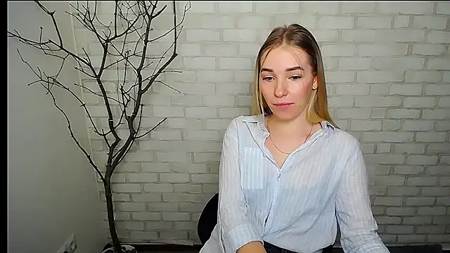 Snapshot of Queen_ofLove chatting on 02/26/25, 12:58 Queen ofLove online show from 02/26/25, 12:58