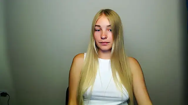 Snapshot of Queen_ofLove chatting on 09/20/25, 06:31 Queen ofLove online show from 09/20/25, 06:31