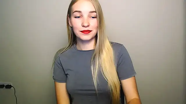 Snapshot of Queen_ofLove chatting on 10/23/25, 09:46 Queen ofLove online show from 10/23/25, 09:46