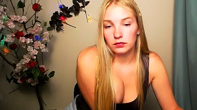 Snapshot of Queen_ofLove chatting on 06/10/26, 07:24 Queen ofLove online show from 06/10/26, 07:24