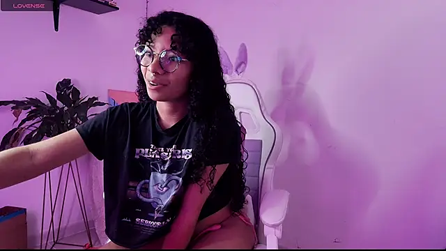 Snapshot of Elektra_williams chatting on 03/06/25, 01:48 Elektra williams online show from 03/06/25, 01:48