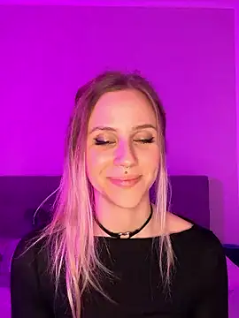 lunawolf21 online show from 12/03/24, 07:11