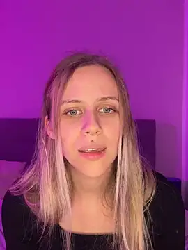 lunawolf21 online show from 12/08/24, 07:11