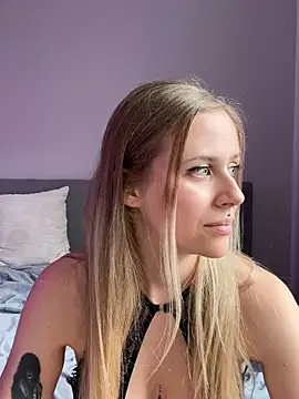 lunawolf21 online show from 12/26/24, 11:21