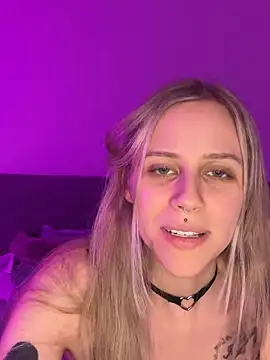 lunawolf21 online show from 01/18/25, 06:21