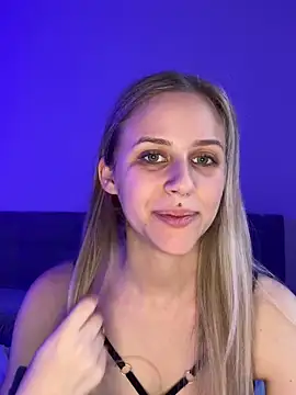 lunawolf21 online show from 02/14/25, 07:17