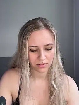 lunawolf21 online show from 02/28/25, 07:05