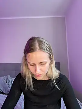 lunawolf21 online show from 03/11/25, 07:15