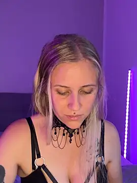 lunawolf21 online show from 09/27/25, 08:52