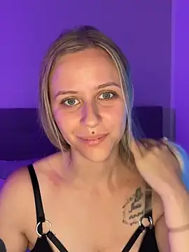 lunawolf21 online show from 10/07/25, 06:21