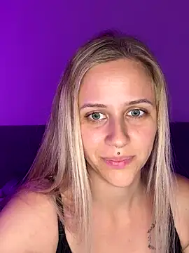 lunawolf21 online show from 10/09/25, 06:39