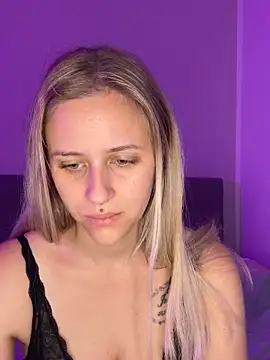 lunawolf21 online show from 10/17/25, 06:27