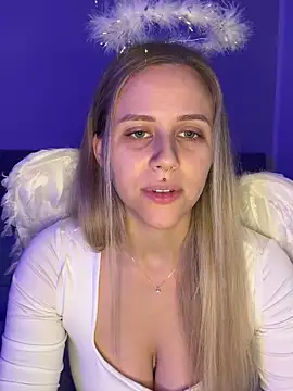 lunawolf21 online show from 12/03/25, 07:38