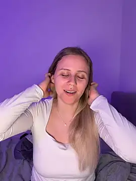 lunawolf21 online show from 03/03/26, 07:25