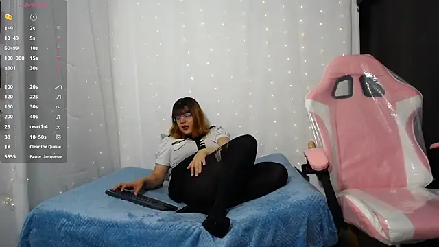 Niuk mei online show from 11/14/25, 05:44