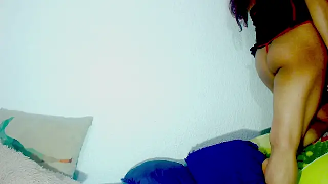 Snapshot of alexandrasexy32 chatting on 02/18/25, 01:21 alexandrasexy32 online show from 02/18/25, 01:21