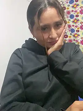 Snapshot of Keittly_ chatting on 12/15/24, 12:18 Keittly online show from 12/15/24, 12:18