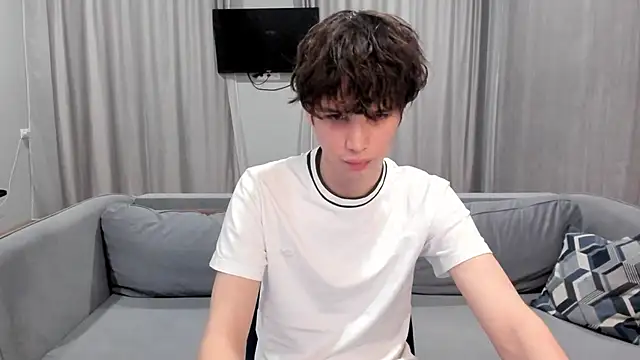 Snapshot of Im_Shine_Guy chatting on 12/04/24, 07:01 Im Shine Guy online show from 12/04/24, 07:01