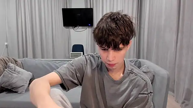 Snapshot of Im_Shine_Guy chatting on 12/17/24, 07:37 Im Shine Guy online show from 12/17/24, 07:37