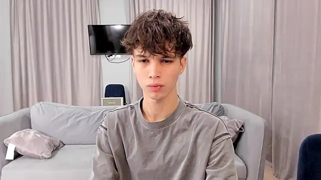 Snapshot of Im_Shine_Guy chatting on 12/19/24, 07:51 Im Shine Guy online show from 12/19/24, 07:51