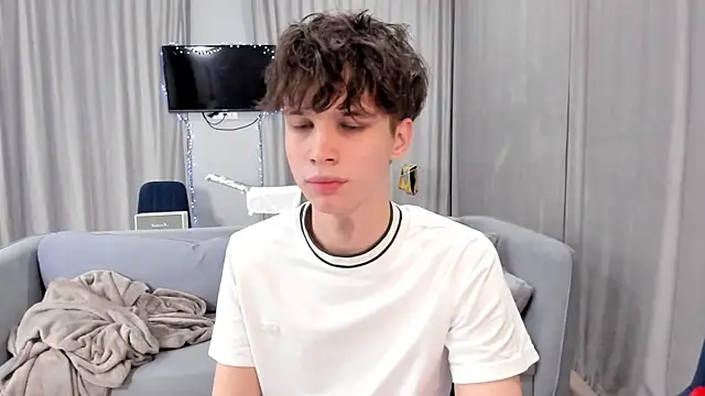 Snapshot of Im_Shine_Guy chatting on 01/03/25, 08:43 Im Shine Guy online show from 01/03/25, 08:43