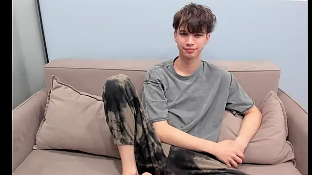 Snapshot of Im_Shine_Guy chatting on 10/18/25, 08:42 Im Shine Guy online show from 10/18/25, 08:42