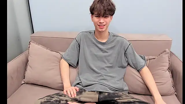 Snapshot of Im_Shine_Guy chatting on 10/21/25, 01:28 Im Shine Guy online show from 10/21/25, 01:28