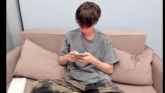 Snapshot of Im_Shine_Guy chatting on 10/23/25, 02:11 Im Shine Guy online show from 10/23/25, 02:11