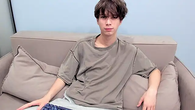 Snapshot of Im_Shine_Guy chatting on 12/05/25, 06:11 Im Shine Guy online show from 12/05/25, 06:11