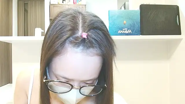 Snapshot of _hina_chan_ chatting on 11/12/25, 02:06 hina chan online show from 11/12/25, 02:06