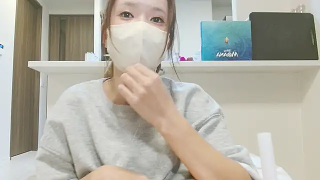 Snapshot of _hina_chan_ chatting on 12/17/25, 02:12 hina chan online show from 12/17/25, 02:12