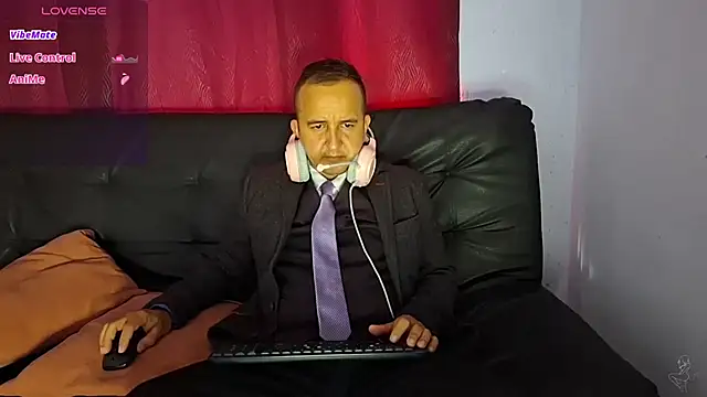Snapshot of yazforeSolo chatting on 07/15/26, 02:11 yazforeSolo online show from 07/15/26, 02:11