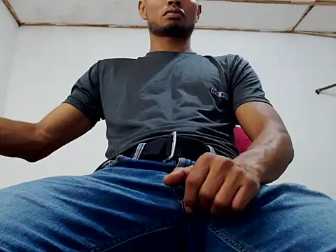 Snapshot of fernandez_latinblackk chatting on 01/05/25, 01:24 fernandez latinblackk online show from 01/05/25, 01:24