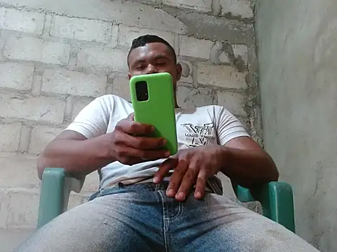 Snapshot of fernandez_latinblackk chatting on 10/20/25, 01:33 fernandez latinblackk online show from 10/20/25, 01:33