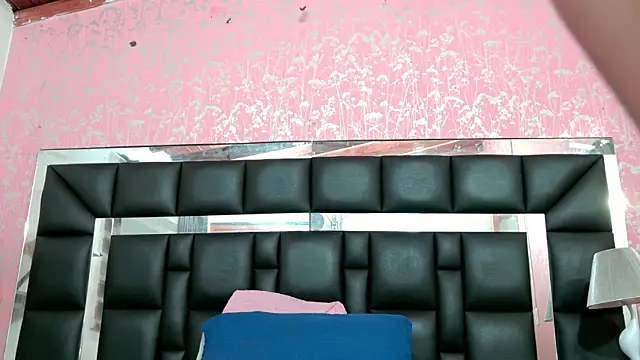 Snapshot of Sofia_martiin chatting on 10/18/25, 03:09 Sofia martiin online show from 10/18/25, 03:09