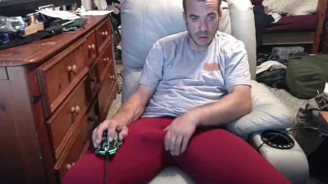 ScubaStevex online show from 10/02/25, 11:12