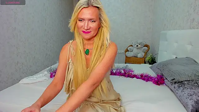 Luna  Lewis online show from 12/27/24, 08:24