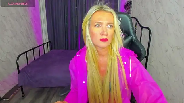 Luna  Lewis online show from 02/22/25, 11:35