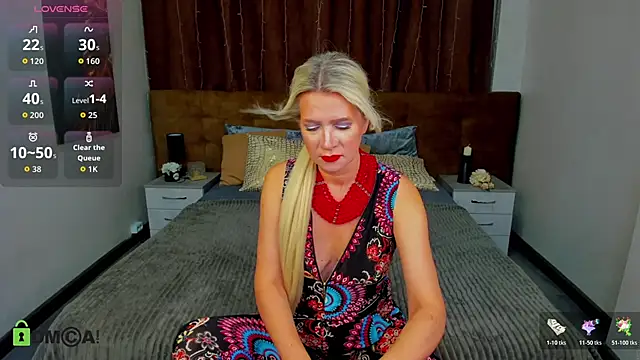 Luna  Lewis online show from 10/24/25, 08:33