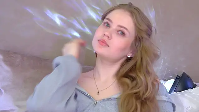 SelinSwarovski online show from 10/22/25, 05:13