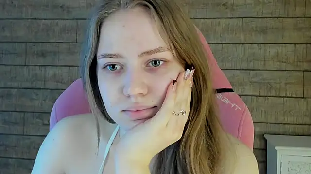 Snapshot of SelinSwarovski chatting on 05/15/26, 04:14 SelinSwarovski online show from 05/15/26, 04:14