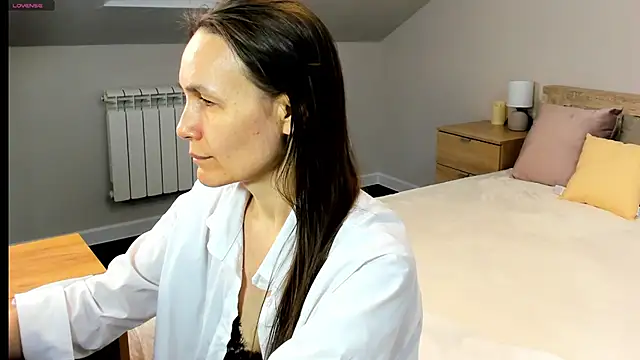 Lillian White online show from 02/22/25, 01:11