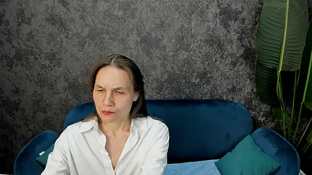 Lillian White online show from 03/04/25, 05:03