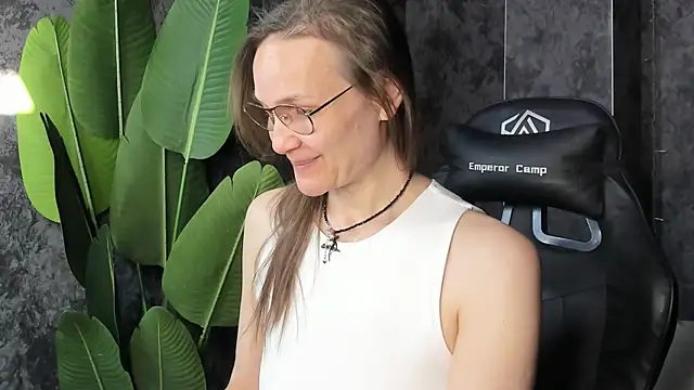 Snapshot of Lillian_White chatting on 05/03/26, 01:00 Lillian White online show from 05/03/26, 01:00
