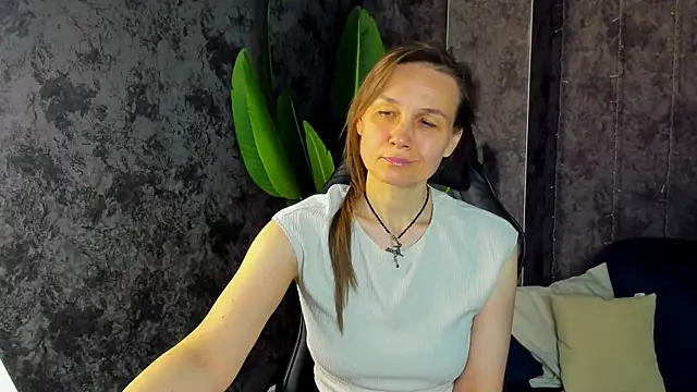 Snapshot of Lillian_White chatting on 05/06/26, 01:03 Lillian White online show from 05/06/26, 01:03